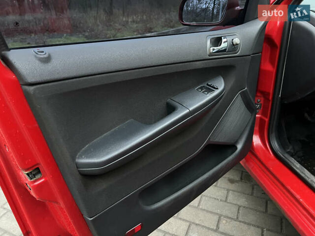 Красный Шкода Фабия, объемом двигателя 1.39 л и пробегом 260 тыс. км за 3700 $, фото 19 на Automoto.ua