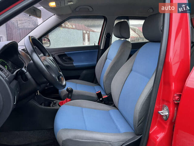 Червоний Шкода Фабія, об'ємом двигуна 1.2 л та пробігом 217 тис. км за 3999 $, фото 43 на Automoto.ua