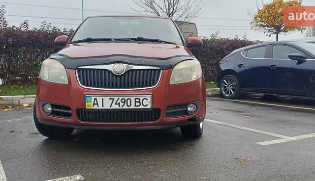 Красный Шкода Фабия, объемом двигателя 1.39 л и пробегом 280 тыс. км за 3900 $, фото 8 на Automoto.ua
