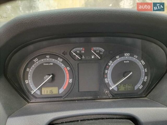 Червоний Шкода Фабія, об'ємом двигуна 1.2 л та пробігом 210 тис. км за 2500 $, фото 1 на Automoto.ua