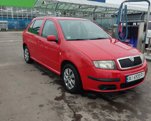 Красный Шкода Фабия, объемом двигателя 1.2 л и пробегом 240 тыс. км за 4200 $, фото 4 на Automoto.ua