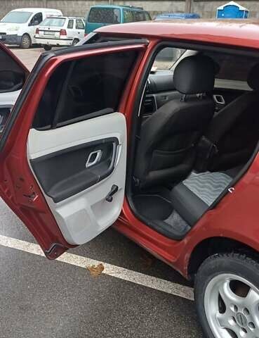 Красный Шкода Фабия, объемом двигателя 1.39 л и пробегом 280 тыс. км за 3900 $, фото 16 на Automoto.ua