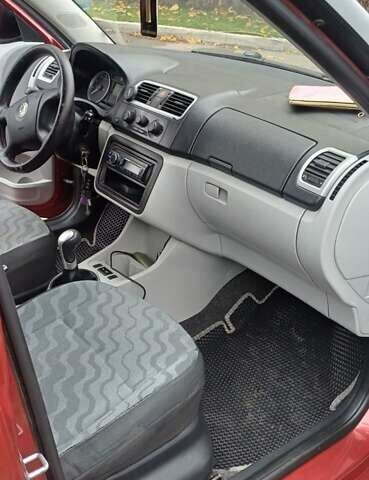 Красный Шкода Фабия, объемом двигателя 1.39 л и пробегом 280 тыс. км за 3900 $, фото 22 на Automoto.ua