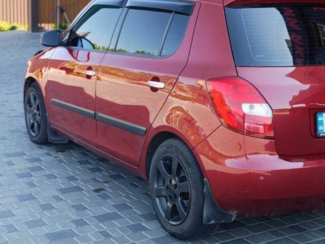 Червоний Шкода Фабія, об'ємом двигуна 1.4 л та пробігом 200 тис. км за 4750 $, фото 5 на Automoto.ua