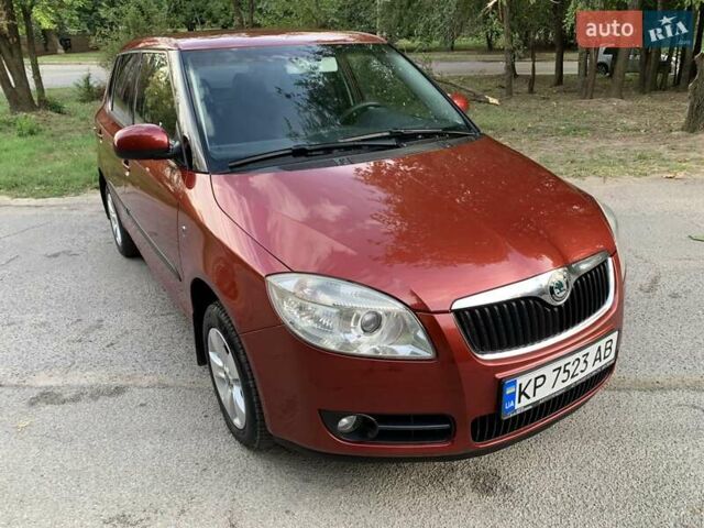 Красный Шкода Фабия, объемом двигателя 1.39 л и пробегом 162 тыс. км за 5500 $, фото 4 на Automoto.ua