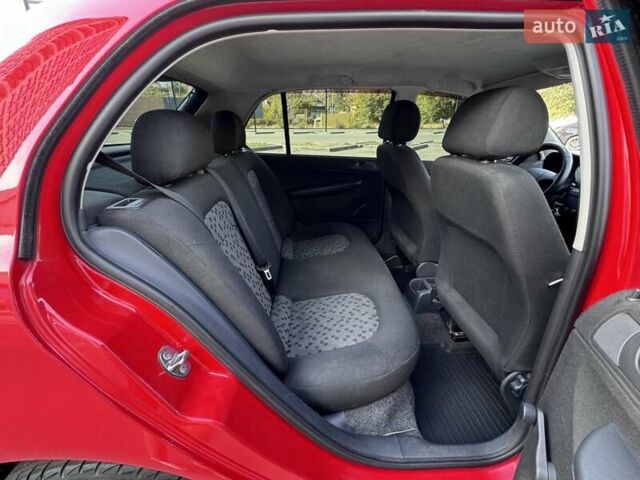 Красный Шкода Фабия, объемом двигателя 1.2 л и пробегом 175 тыс. км за 3300 $, фото 21 на Automoto.ua