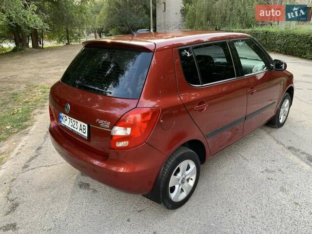 Красный Шкода Фабия, объемом двигателя 1.39 л и пробегом 162 тыс. км за 5500 $, фото 12 на Automoto.ua