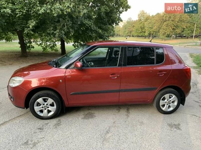 Красный Шкода Фабия, объемом двигателя 1.39 л и пробегом 162 тыс. км за 5500 $, фото 3 на Automoto.ua
