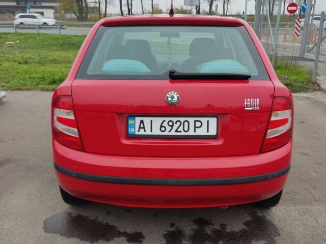 Красный Шкода Фабия, объемом двигателя 1.2 л и пробегом 240 тыс. км за 4200 $, фото 5 на Automoto.ua