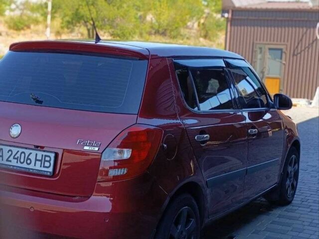 Червоний Шкода Фабія, об'ємом двигуна 1.4 л та пробігом 200 тис. км за 4750 $, фото 3 на Automoto.ua