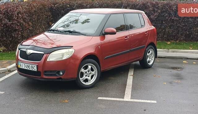 Красный Шкода Фабия, объемом двигателя 1.39 л и пробегом 280 тыс. км за 3900 $, фото 11 на Automoto.ua