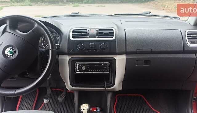 Червоний Шкода Фабія, об'ємом двигуна 1.39 л та пробігом 229 тис. км за 5000 $, фото 17 на Automoto.ua