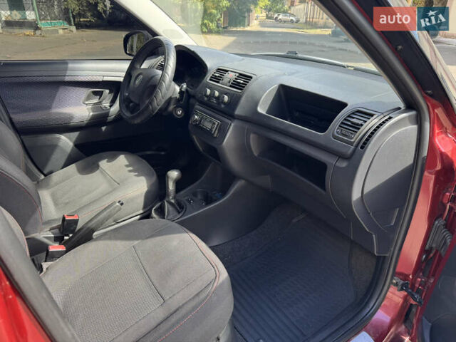 Красный Шкода Фабия, объемом двигателя 1.2 л и пробегом 247 тыс. км за 4100 $, фото 10 на Automoto.ua