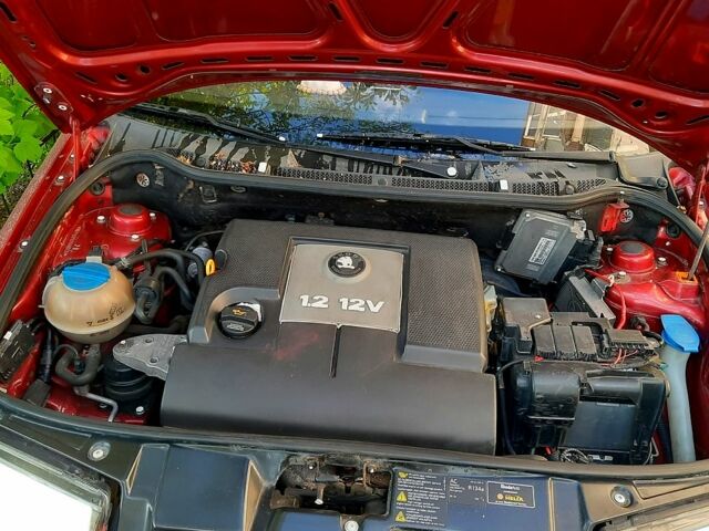 Красный Шкода Фабия, объемом двигателя 1.2 л и пробегом 340 тыс. км за 3400 $, фото 2 на Automoto.ua