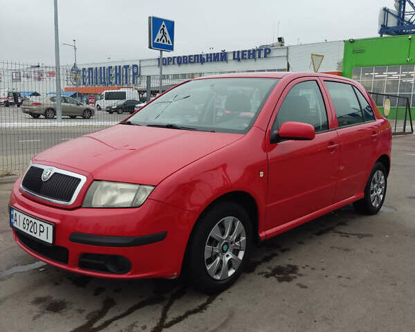 Красный Шкода Фабия, объемом двигателя 1.2 л и пробегом 240 тыс. км за 4200 $, фото 3 на Automoto.ua
