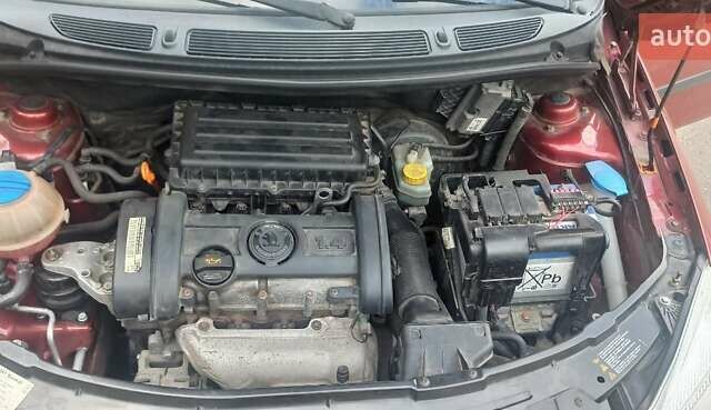 Червоний Шкода Фабія, об'ємом двигуна 1.39 л та пробігом 229 тис. км за 5000 $, фото 18 на Automoto.ua