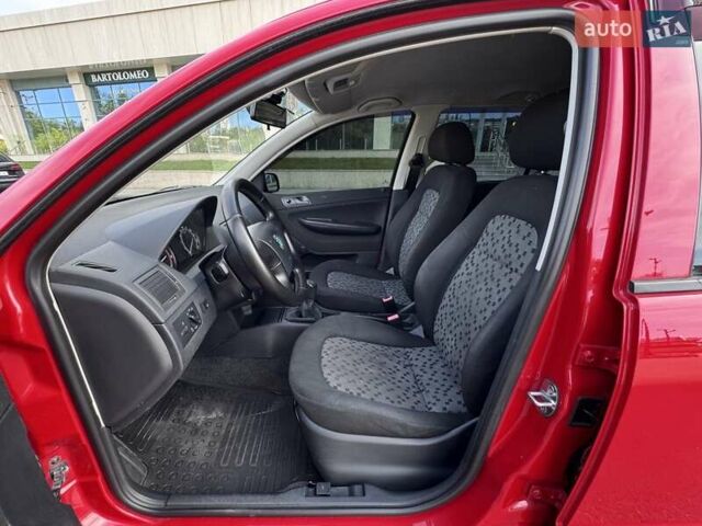 Красный Шкода Фабия, объемом двигателя 1.2 л и пробегом 175 тыс. км за 3300 $, фото 8 на Automoto.ua