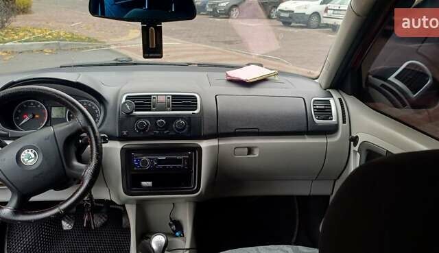 Красный Шкода Фабия, объемом двигателя 1.39 л и пробегом 280 тыс. км за 3900 $, фото 19 на Automoto.ua