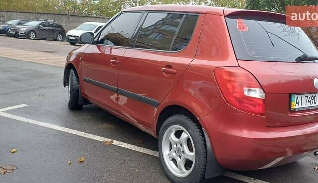 Красный Шкода Фабия, объемом двигателя 1.39 л и пробегом 280 тыс. км за 3900 $, фото 9 на Automoto.ua