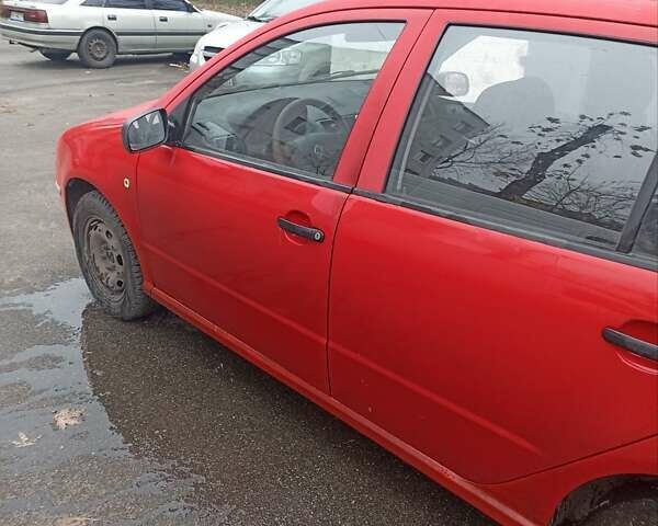 Красный Шкода Фабия, объемом двигателя 1.2 л и пробегом 409 тыс. км за 1800 $, фото 4 на Automoto.ua