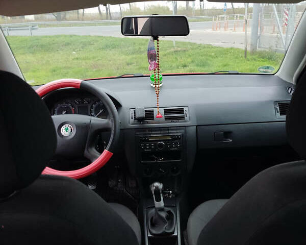 Красный Шкода Фабия, объемом двигателя 1.2 л и пробегом 240 тыс. км за 4200 $, фото 11 на Automoto.ua