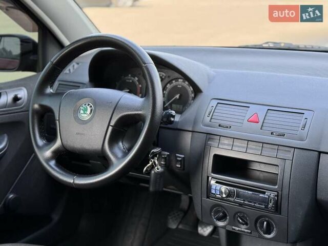 Красный Шкода Фабия, объемом двигателя 1.2 л и пробегом 175 тыс. км за 3300 $, фото 14 на Automoto.ua