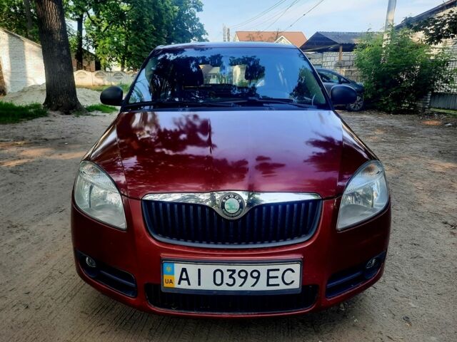 Красный Шкода Фабия, объемом двигателя 1.2 л и пробегом 238 тыс. км за 3200 $, фото 1 на Automoto.ua