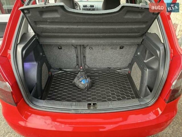 Красный Шкода Фабия, объемом двигателя 1.4 л и пробегом 256 тыс. км за 4500 $, фото 5 на Automoto.ua