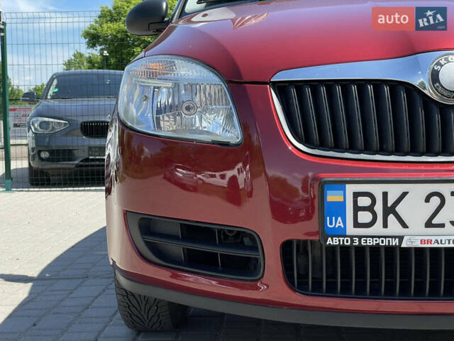 Красный Шкода Фабия, объемом двигателя 1.2 л и пробегом 203 тыс. км за 4755 $, фото 5 на Automoto.ua