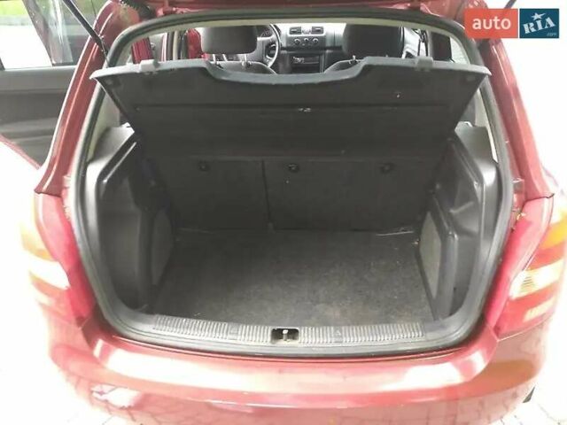 Красный Шкода Фабия, объемом двигателя 1.6 л и пробегом 200 тыс. км за 6300 $, фото 3 на Automoto.ua