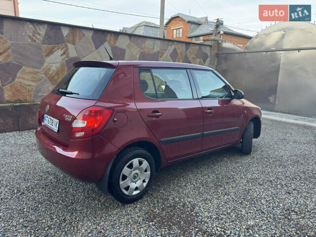 Красный Шкода Фабия, объемом двигателя 1.39 л и пробегом 232 тыс. км за 4500 $, фото 3 на Automoto.ua