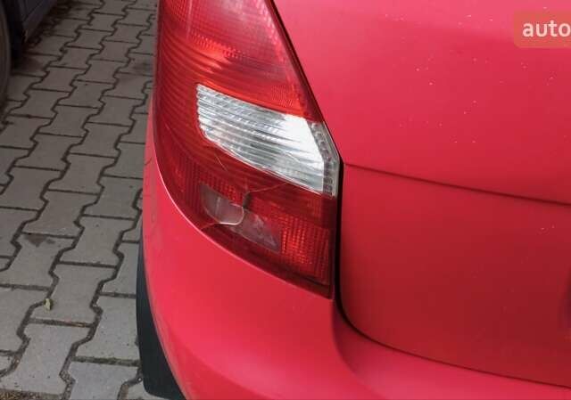 Красный Шкода Фабия, объемом двигателя 1.39 л и пробегом 275 тыс. км за 3200 $, фото 5 на Automoto.ua