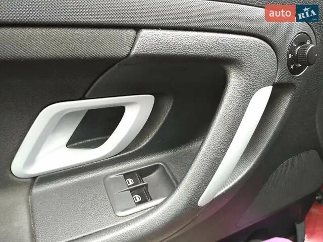 Красный Шкода Фабия, объемом двигателя 1.6 л и пробегом 200 тыс. км за 6300 $, фото 9 на Automoto.ua