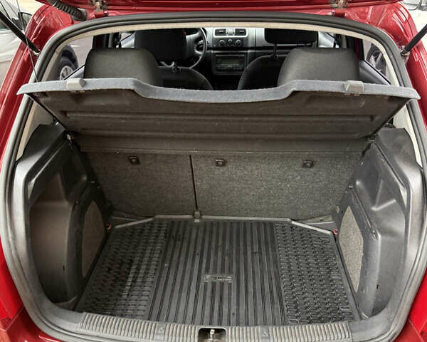 Красный Шкода Фабия, объемом двигателя 1.39 л и пробегом 236 тыс. км за 6100 $, фото 12 на Automoto.ua