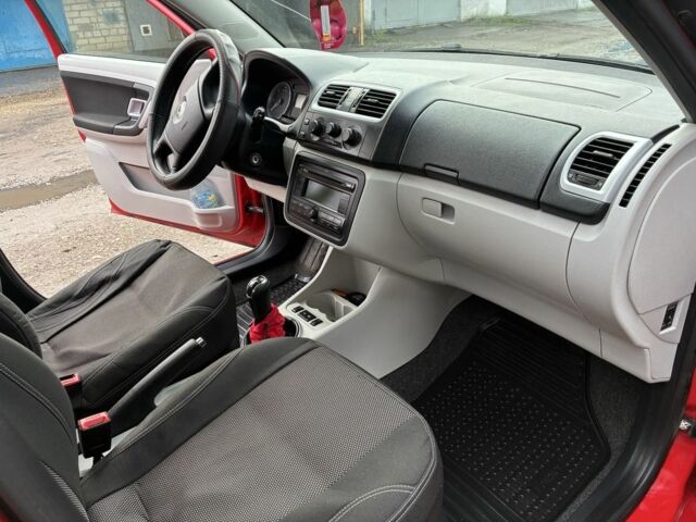 Красный Шкода Фабия, объемом двигателя 1.4 л и пробегом 256 тыс. км за 4500 $, фото 10 на Automoto.ua