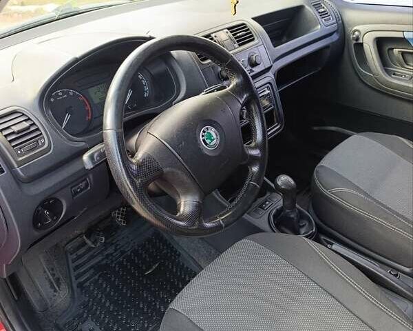 Красный Шкода Фабия, объемом двигателя 1.4 л и пробегом 250 тыс. км за 3550 $, фото 7 на Automoto.ua
