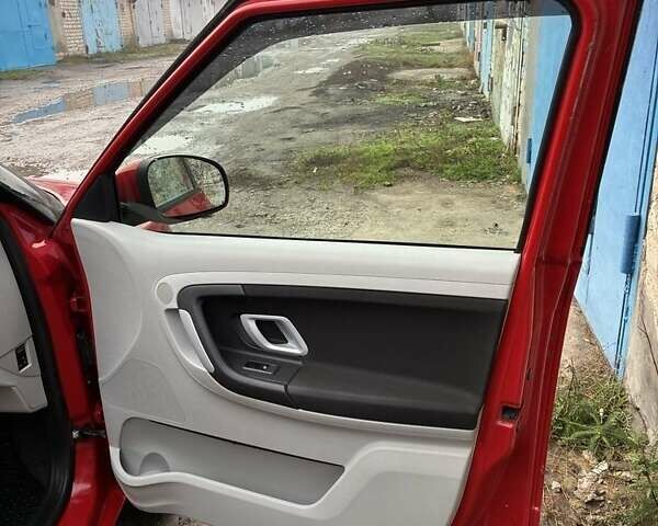 Красный Шкода Фабия, объемом двигателя 1.4 л и пробегом 256 тыс. км за 4500 $, фото 22 на Automoto.ua