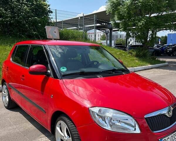 Красный Шкода Фабия, объемом двигателя 1.2 л и пробегом 175 тыс. км за 5900 $, фото 2 на Automoto.ua