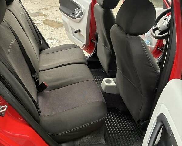 Красный Шкода Фабия, объемом двигателя 1.4 л и пробегом 256 тыс. км за 4500 $, фото 20 на Automoto.ua