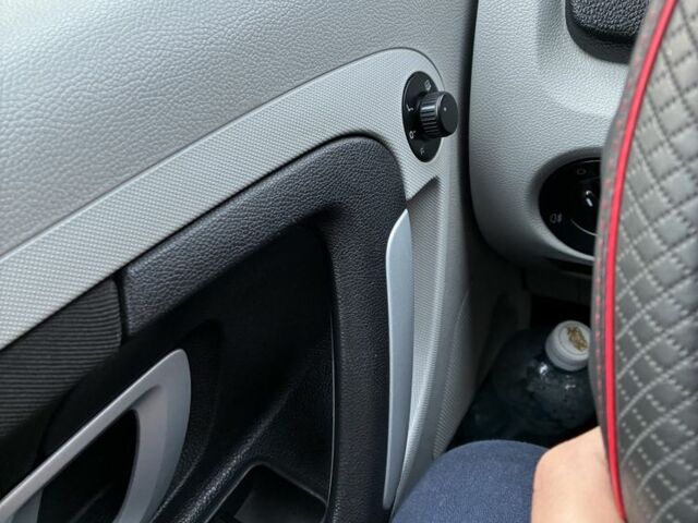 Красный Шкода Фабия, объемом двигателя 1.4 л и пробегом 256 тыс. км за 4500 $, фото 15 на Automoto.ua