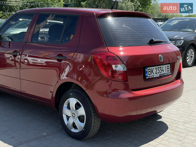 Красный Шкода Фабия, объемом двигателя 1.2 л и пробегом 203 тыс. км за 4755 $, фото 17 на Automoto.ua