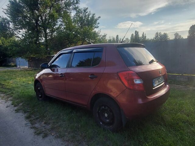 Красный Шкода Фабия, объемом двигателя 1.2 л и пробегом 379 тыс. км за 3600 $, фото 3 на Automoto.ua