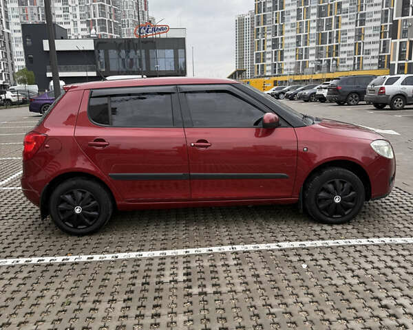 Красный Шкода Фабия, объемом двигателя 1.39 л и пробегом 236 тыс. км за 6100 $, фото 6 на Automoto.ua