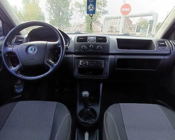 Красный Шкода Фабия, объемом двигателя 1.4 л и пробегом 250 тыс. км за 3550 $, фото 9 на Automoto.ua