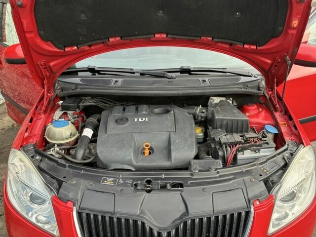 Красный Шкода Фабия, объемом двигателя 1.4 л и пробегом 256 тыс. км за 4500 $, фото 8 на Automoto.ua