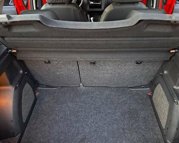 Красный Шкода Фабия, объемом двигателя 1.2 л и пробегом 113 тыс. км за 4500 $, фото 14 на Automoto.ua