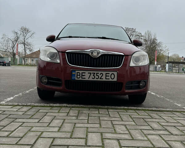 Красный Шкода Фабия, объемом двигателя 1.6 л и пробегом 203 тыс. км за 6300 $, фото 1 на Automoto.ua
