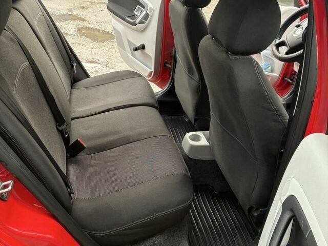 Красный Шкода Фабия, объемом двигателя 1.4 л и пробегом 256 тыс. км за 4500 $, фото 21 на Automoto.ua