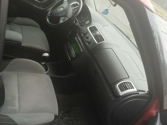 Червоний Шкода Фабія, об'ємом двигуна 0 л та пробігом 251 тис. км за 5499 $, фото 9 на Automoto.ua