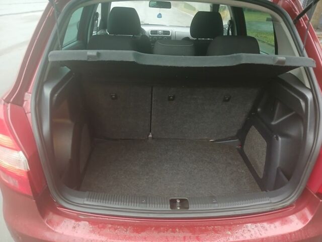 Червоний Шкода Фабія, об'ємом двигуна 0 л та пробігом 251 тис. км за 5499 $, фото 8 на Automoto.ua